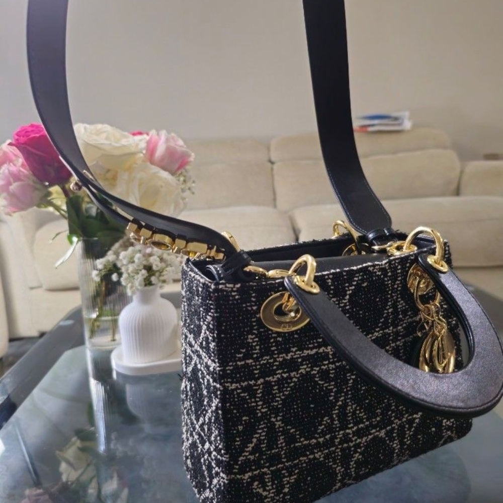 Black and Gold Designer Handbag - Picture 5 of 6